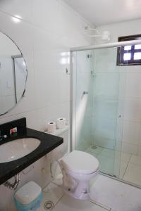 a bathroom with a sink and a toilet and a shower at Pousada Paris in Praia do Frances