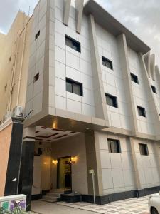 a large white building with a door in front at شقق مفروشه خاصه بالطائف in Taif +3 photos