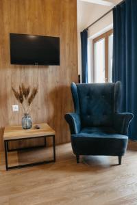 TV a/nebo společenská místnost v ubytování Rajskie Uroczysko Apartamenty Jacuzzi Sauna
