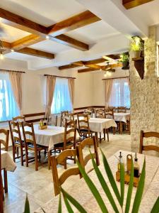Restaurace v ubytování Nagy-Homoród Étterem és Panzió