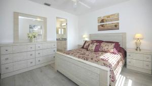 En eller flere senge i et værelse på !NEW! Villa Sunshine private Pool + 33 billeder