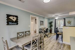 Posezení v ubytování 30 22nd Ave