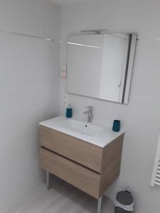 a bathroom with a sink and a mirror at L'Instant Présent, en Vendée, gite neuf , 3 etoiles, 15 minutes de l'océan in Saint-Julien-des-Landes