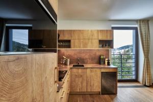 Kuchyňa alebo kuchynka v ubytovaní Apartment Adélka 106 Špindlerův Mlýn