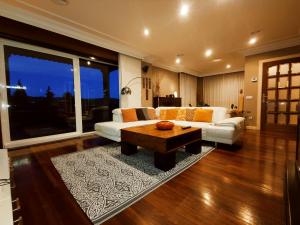 A seating area at HHC - Holidays House Compostela