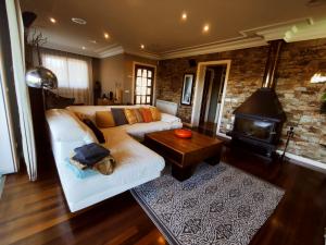 A seating area at HHC - Holidays House Compostela