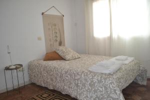 En eller flere senger på et rom på Charming House in Triana,best City View from Patio