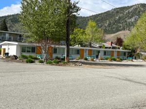 Gallery image of Holiday Beach Resort Motel in Okanagan Falls