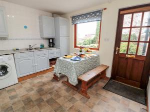 ครัวหรือมุมครัวของ York Cottage +18 ภาพ