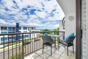 Balkón nebo terasa v ubytování Coastal Chic Apartment - Mooloolaba and Alex