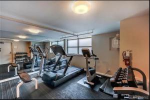 Lovely 1 Bedroom Condo in the Heart of Seattle! 피트니스 센터 또는 시설
