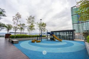 Πισίνα στο ή κοντά στο Lovely 4-bedroom condo with pool for 6 pax - Cheras