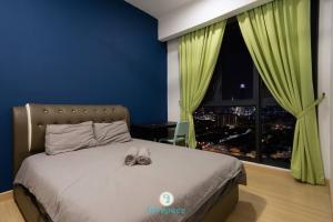 Ένα ή περισσότερα κρεβάτια σε δωμάτιο στο Lovely 4-bedroom condo with pool for 6 pax - Cheras +21 φωτογραφίες