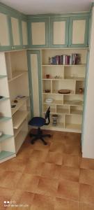 Knihovna v apartmánu