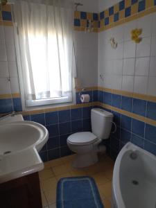 Kylpyhuone majoituspaikassa AlkyonaBeach Polimeris