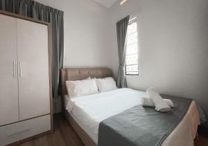 Ein Bett oder Betten in einem Zimmer der Unterkunft Phuah Hin Leong by Simply Penang