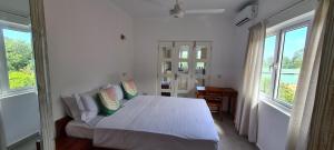 Postel nebo postele na pokoji v ubytování Harmony Self-Catering Apartments