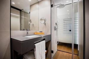 Ein Badezimmer in der Unterkunft Les Closes