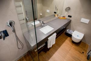 Ein Badezimmer in der Unterkunft Les Closes