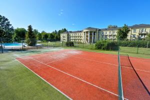 Tenis a/nebo squash v ubytování Mineral SPA Draugystė nebo okolí