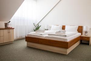 Postel nebo postele na pokoji v ubytování Tišnovská Rychta