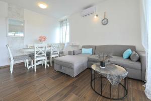 Posezení v ubytování Villa Azuro + 37 fotografií