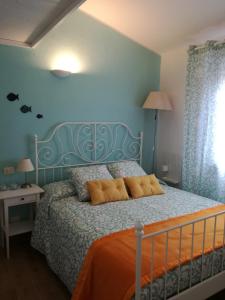 A bed or beds in a room at Cara Catherine