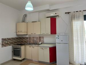 A kitchen or kitchenette at Seaside apartment N3 Golem