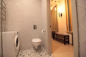 Koupelna v ubytování Charming 1BR apartment with bath in Quiet center of Riga