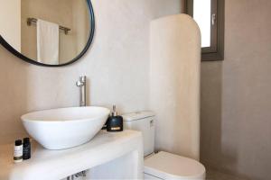 Ένα μπάνιο στο Dreamy Cycladic Luxury Summer House 2