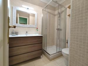 Ένα μπάνιο στο Precioso y céntrico piso en Villasana de Mena +27 φωτογραφίες