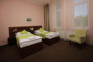 Postel nebo postele na pokoji v ubytování Hotel Zámeček
