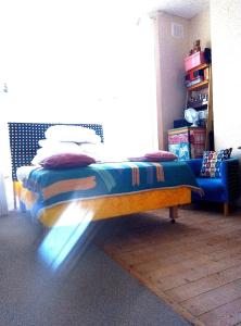 Postel nebo postele na pokoji v ubytování AVONNOVA INTERIORS