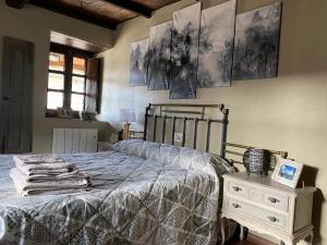 En eller flere senge i et værelse på Casa La Rueda