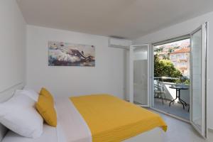 Posteľ alebo postele v izbe v ubytovaní Apartments Fortinia Dubrovnik- FREE PARKING