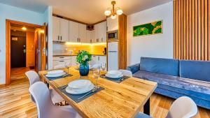 Posedenie v ubytovaní Apartamenty Cicha by Royal Aparts