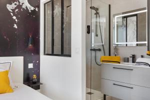 Een badkamer bij Village Naturiste - Emotion X Heliopolis sea view
