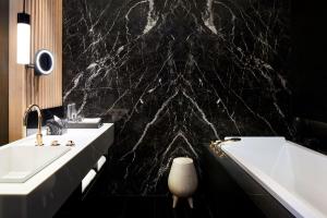 Ein Badezimmer in der Unterkunft Park Hyatt Jakarta