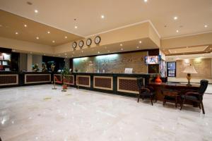 Lobby o reception area sa AMC Royal Hotel & Spa