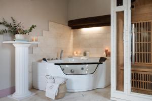 ห้องน้ำของ La Casetta di Nise, charming private spa