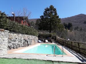 The swimming pool at or close to B&B La Soldanella