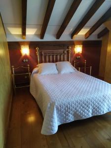 A bed or beds in a room at Camino a Casa - Suances