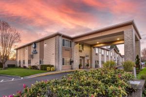 een weergave van een gebouw in een ziekenhuis bij Best Western Newberg Inn in Newberg