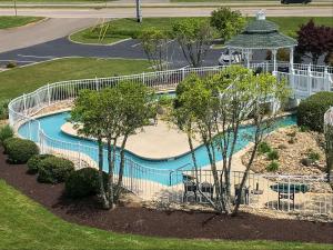 an overhead view of a swimming pool in a park at Clarion Inn Willow River in Sevierville