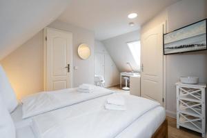 Ein Bett oder Betten in einem Zimmer der Unterkunft Süderliebe