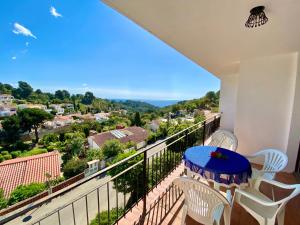 a balcony with a table and chairs and a view at Apartamento C4 in Tossa de Mar