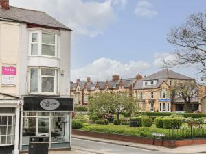 Gallery image of Wave and Sea in Bridlington