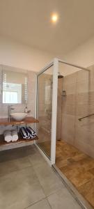 Koupelna v ubytování Harmony Self-Catering Apartments