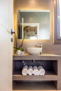 Ванна кімната в Luxury Villa Chrisi