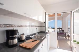 Kuchyň nebo kuchyňský kout v ubytování Comfortable and modern apartment next to the Avenida central in Tías